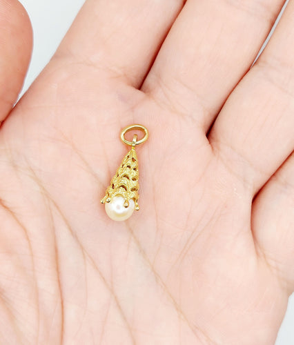 Pendentif Pendentif vintage or jaune cône orné d'une perle 58 Facettes A06072