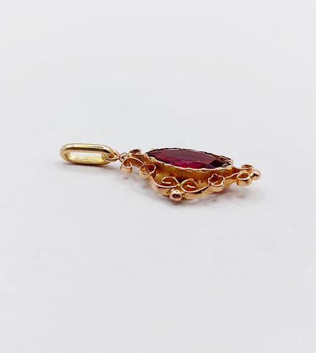 Pendentif Pendentif or rose, grenat taille navette (circa 1900) 58 Facettes A06252