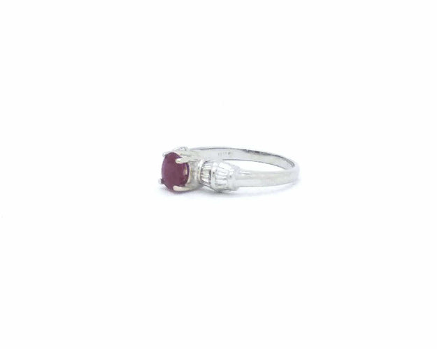 Bague Bague en or blanc avec rubis de Birmanie de 0,70 ct et diamants 58 Facettes 6163