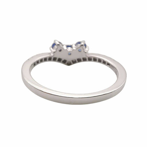 Bague 53 Bague en or blanc, saphirs & diamants 58 Facettes