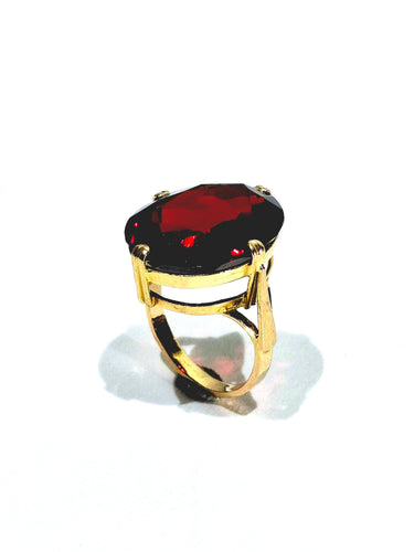 18-carat champagne gold ring and garnet 