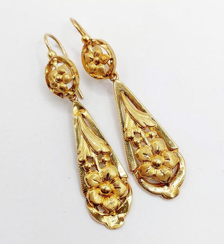 Boucles d'oreilles Dormeuses antique XXL or jaune fleurs finement ciselés (circa 1900) 58 Facettes A05468