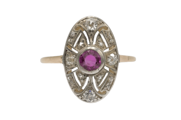 Bague Bague Art Déco en or jaune et platine avec rubis, années 1920 58 Facettes 9573