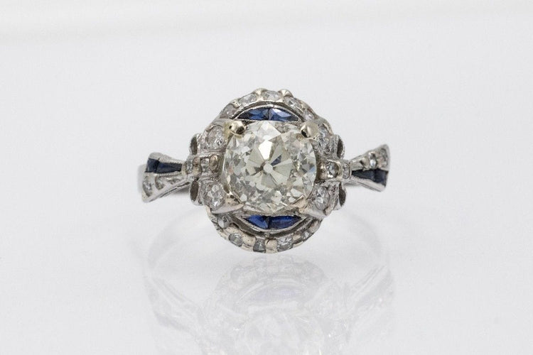 Bague 57 Une bague impressionnante ornée de diamants de 1,94 carat et de saphirs synthétiques. 58 Facettes PPK02