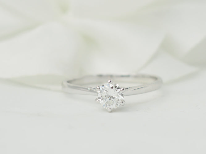 Solitær i hvidguld og diamanter 0,50 ct 