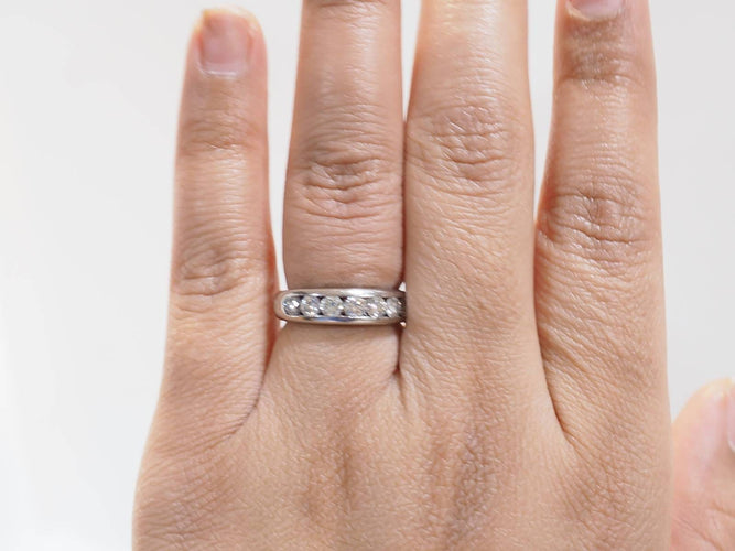 Bague 52.5 Demi alliance en or blanc et diamants 1.05ct 58 Facettes 33105