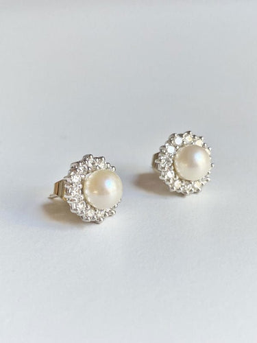 Boucles d'oreilles Boucles d'oreilles en or blanc 18k perles et diamants 58 Facettes