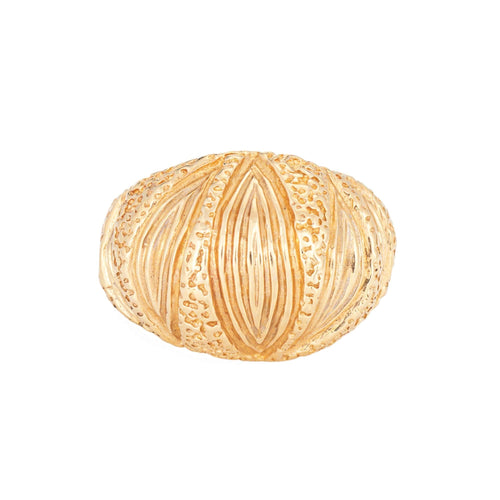 Bague Bague vintage années 70, forme bombée, taille 5, style cigare, en or jaune 14 carats texturé et strié. 58 Facettes G14230
