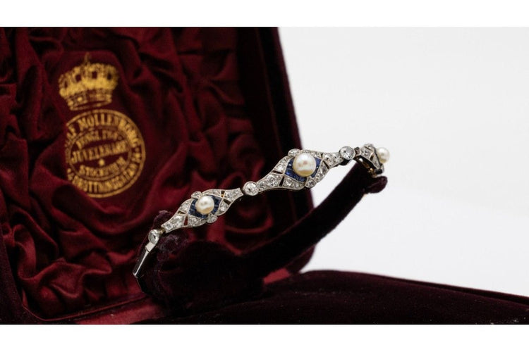 Bracelet Bracelet Art Déco avec diamants, perles et saphirs synthétiques en or jaune et platine 58 Facettes 9530