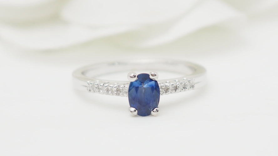 Bague 53.5 Bague solitaire en or blanc, saphir et diamants 58 Facettes 31391