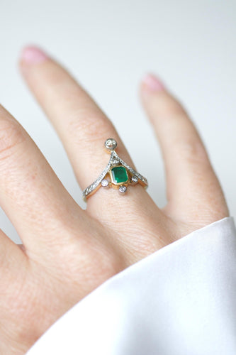 Bague 54 Bague Duchesse or jaune, platine, émeraude et diamants 58 Facettes