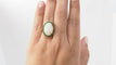 Bague 54 Bague ovale en or jaune, opale cabochon et émeraudes 58 Facettes 32639