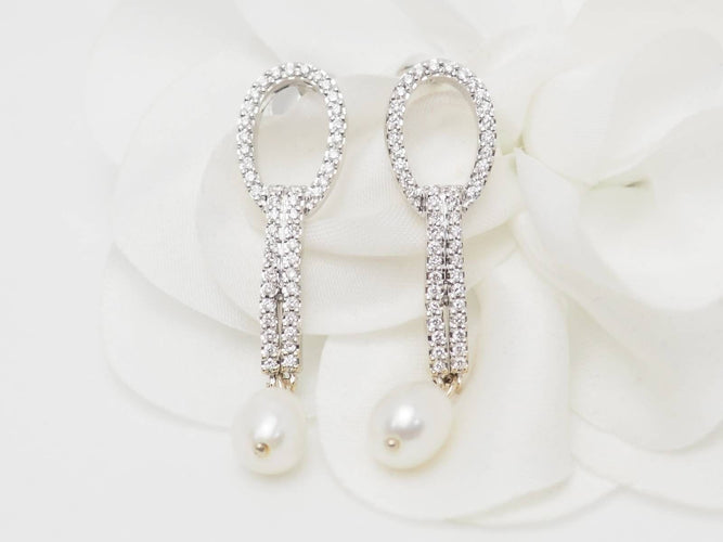 Boucles d'oreilles Pendants d'oreilles en or blanc, diamants et perles de culture 58 Facettes 33102