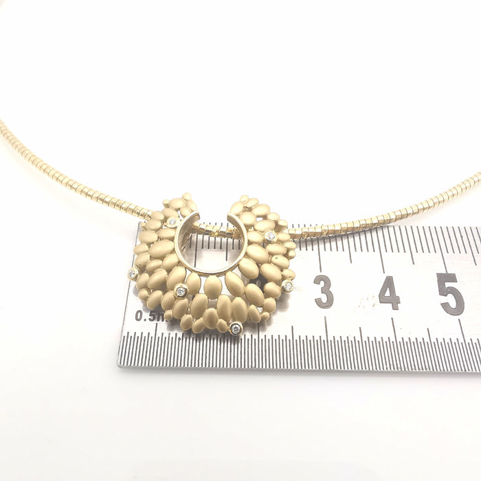 Collana in oro giallo con diamanti