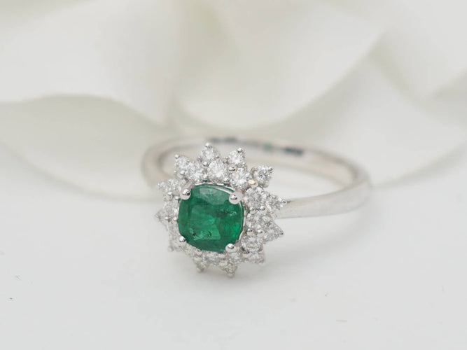 Bague 53 Bague double entourage en or blanc, émeraude 0.64ct et diamants 58 Facettes 33177