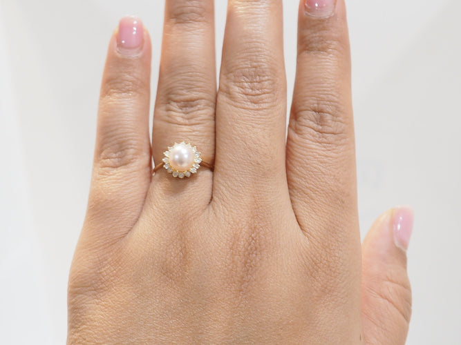 Bague 52.5 Bague en or jaune, perle de culture et diamants 58 Facettes 33428