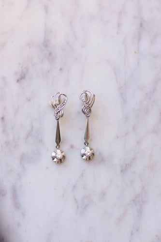 Boucles d'oreilles Longues boucles d'oreilles vintage pendantes, or blanc et diamants, années 60 58 Facettes