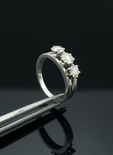 Bague Trilogie en or blanc avec diamants 58 Facettes
