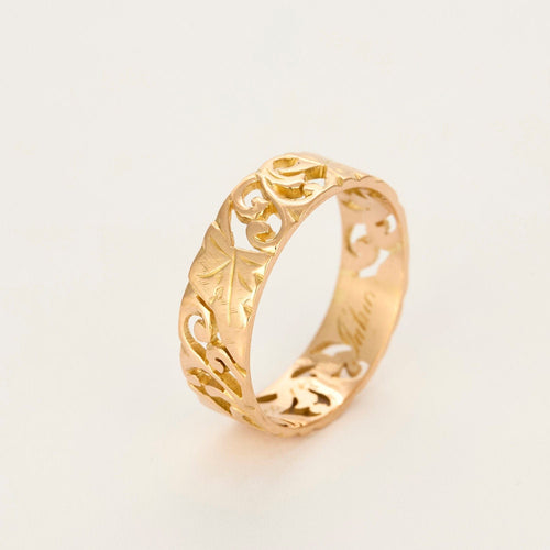 Aliança em ouro amarelo com motivo de folhas 