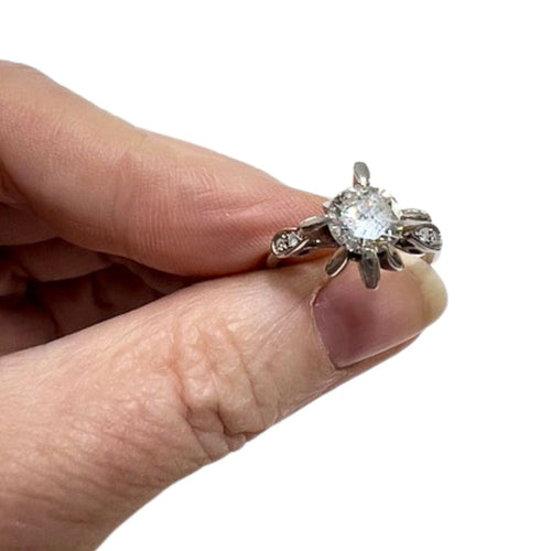 SORTIJA ESTILO RETRO ÉPOCA 1950 DE ORO 18 kts con DIAMANTES - con certificado de autencidad 58 Facettes Q214B