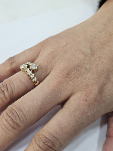 Bague 55.5 Bague contemporaine à griffes en or jaune et diamants 1,00 ct 58 Facettes Q386B