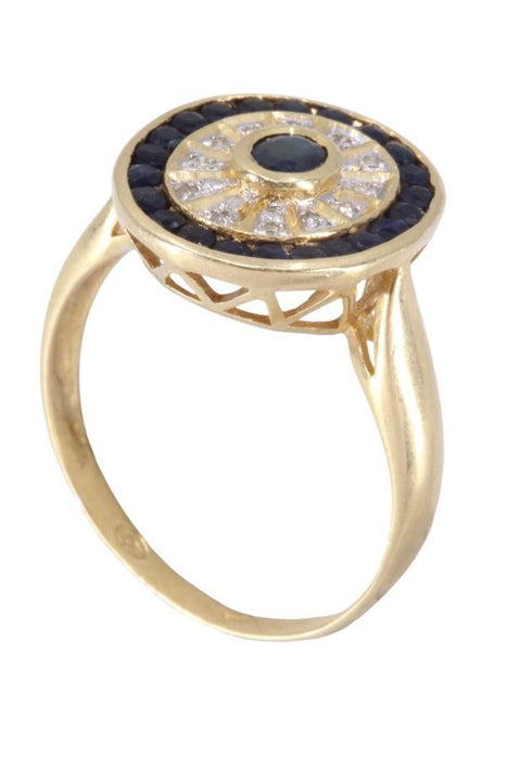 Anillo moderno de oro amarillo con zafiros y diamantes.