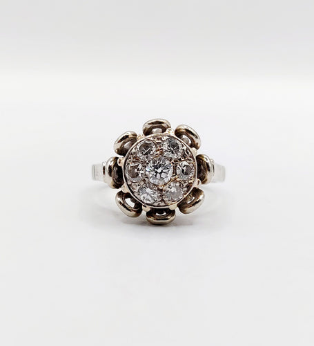 Prsten u obliku cveta art deco od belog zlata 18k i 0,40 karata dijamanta stare bruse (oko 1950) 