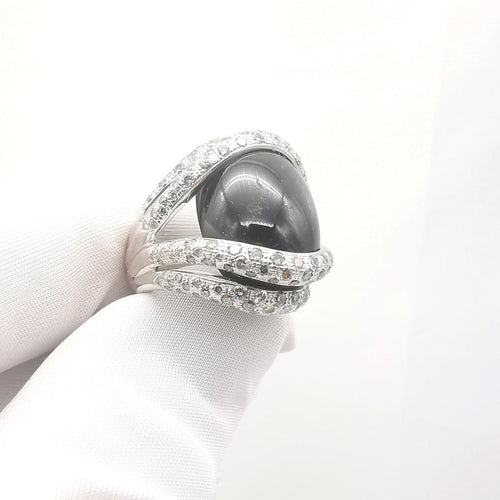 Bague 54 Bague or blanc, onyx & diamants 58 Facettes