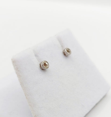 Boucles d'oreilles Puces d'oreilles diamants taille ancienne en or blanc 18k et platine 58 Facettes A04402