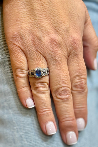 Bague 56 Bague en or blanc saphir et diamants 58 Facettes