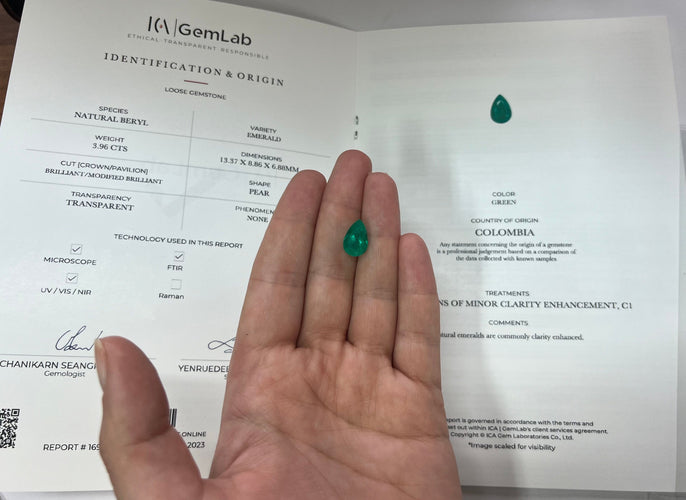 Émeraude colombienne certifiée en forme de poire de 3,96 carats 58 Facettes COL-04