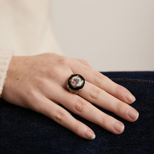 Antiikkinen sormus keltaista kultaa ja posliinia 