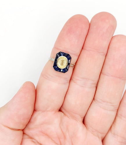 Bague 53.5 Bague Art Déco or blanc, saphir jaune naturel, saphirs calibrés synthétiques et diamants taille roses (circa 1930) 58 Facettes A05730