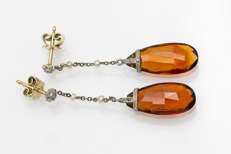 带有两颗切割黄水晶、钻石和珍珠的耳环。 