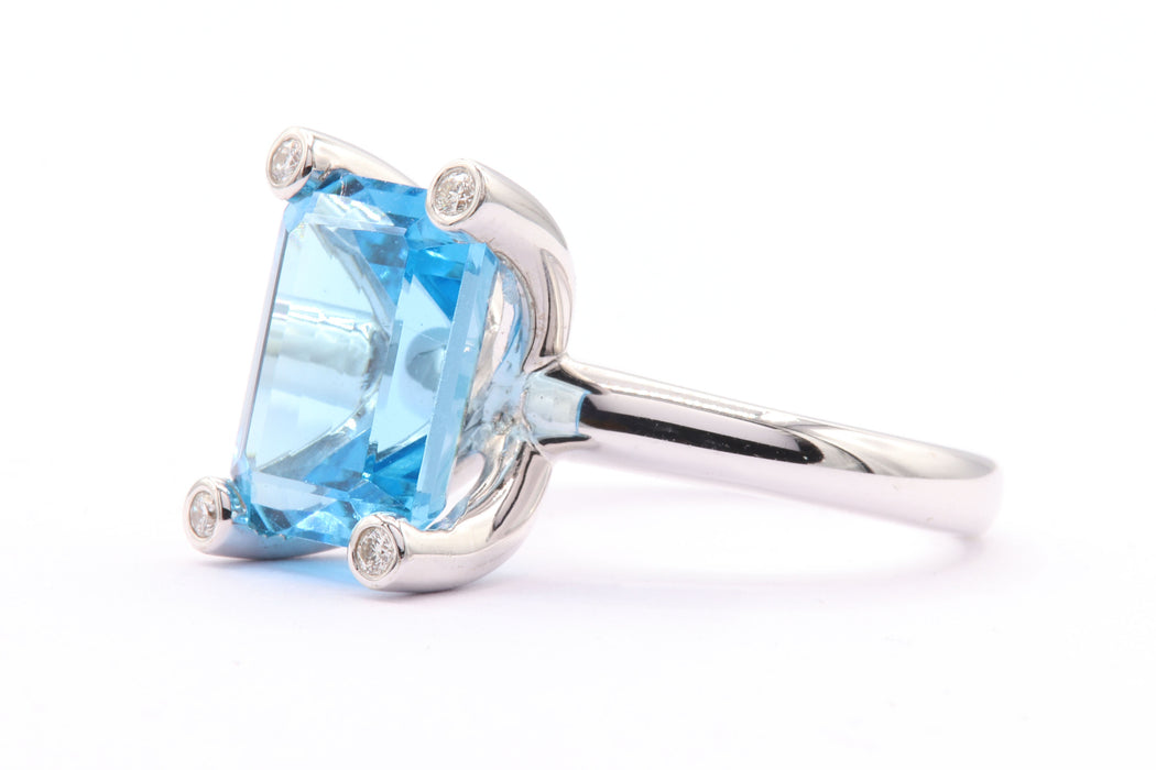 Contemporary white gold topaz diamond ring