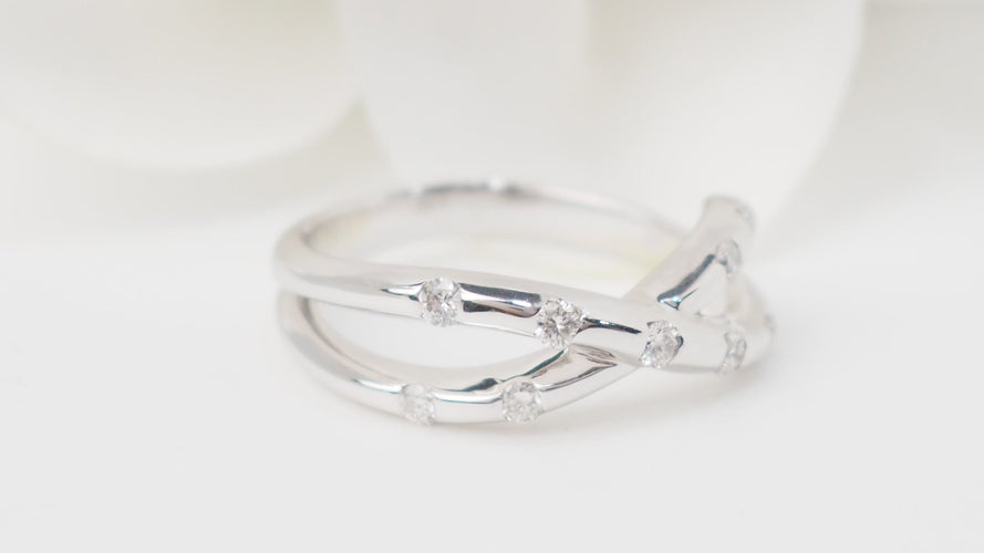 Bague 50 Bague croisée en or blanc et diamants 58 Facettes 30472