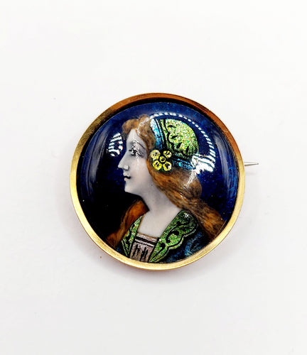 Broche Broche Art Nouveau Limoges or jaune, plaque émaillée à la jeune fille (circa 1900) 58 Facettes A06388