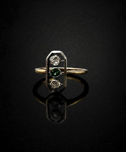 Bague Bague austro-hongroise ancienne ornée d'émeraudes et de diamants 58 Facettes