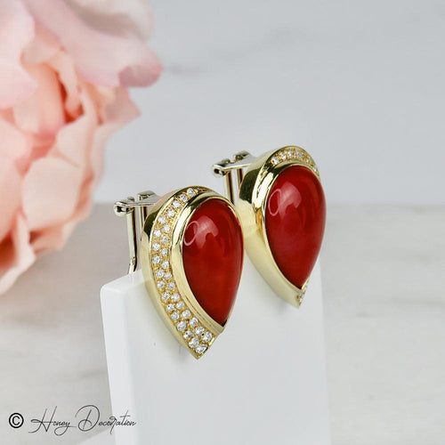 Boucles d'oreilles Boucles d'oreilles luxueuses en or jaune ornées de corail et de diamants 58 Facettes 1850