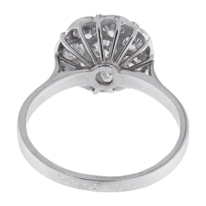 White gold flower ring with brilliant-cut diamonds