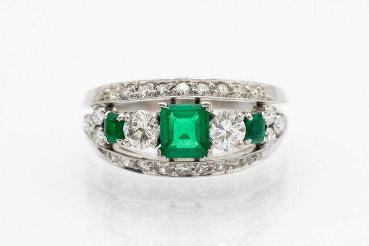 Bague 54 Bague unique en platine ornée d'émeraudes et de diamants. 58 Facettes 10363