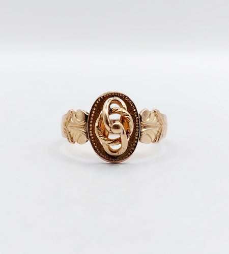 Bague 54.5 Bague chevalière victorienne or rose, décorations finement ciselées (circa 1890) 58 Facettes A04854