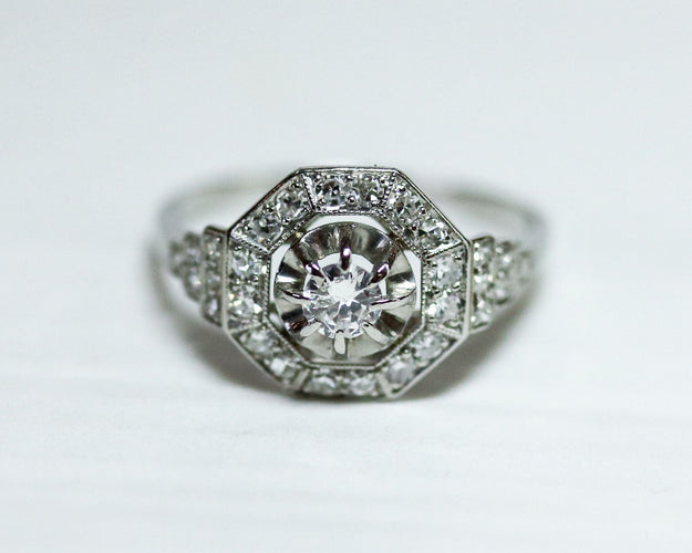 Bague Art Déco Octogonale Platine et Diamants 58 Facettes A11558
