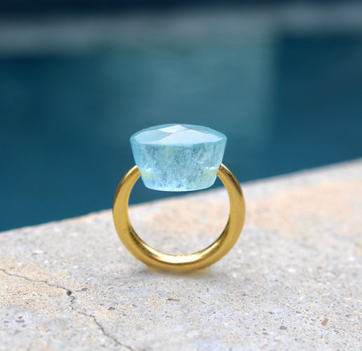 Bague 22K Gold Marie-Hélène de Taillac Milky Aquamarine Cabochon Ring 58 Facettes