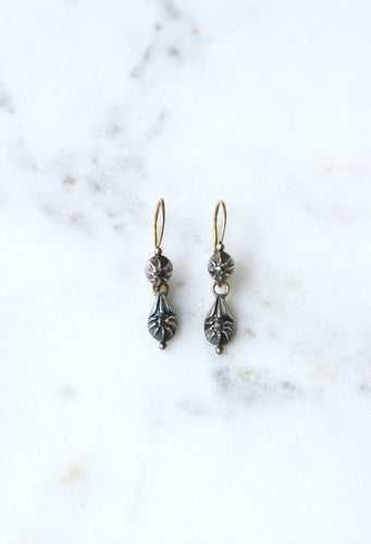 Boucles d'oreilles Anciennes boucles d'oreilles dormeuses diamants, or jaune et argent 58 Facettes