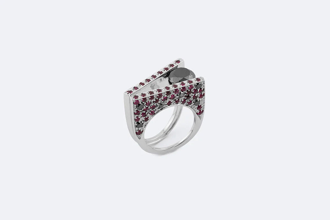 Ring design modern in gold bianco with rubini and diamonds