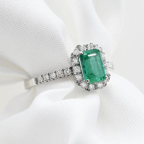 Bague Bague en or blanc avec émeraude zambienne de 0,98 et diamants 58 Facettes