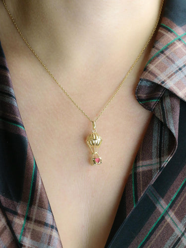 Keltakultainen kuumailmapalloriipus charms 