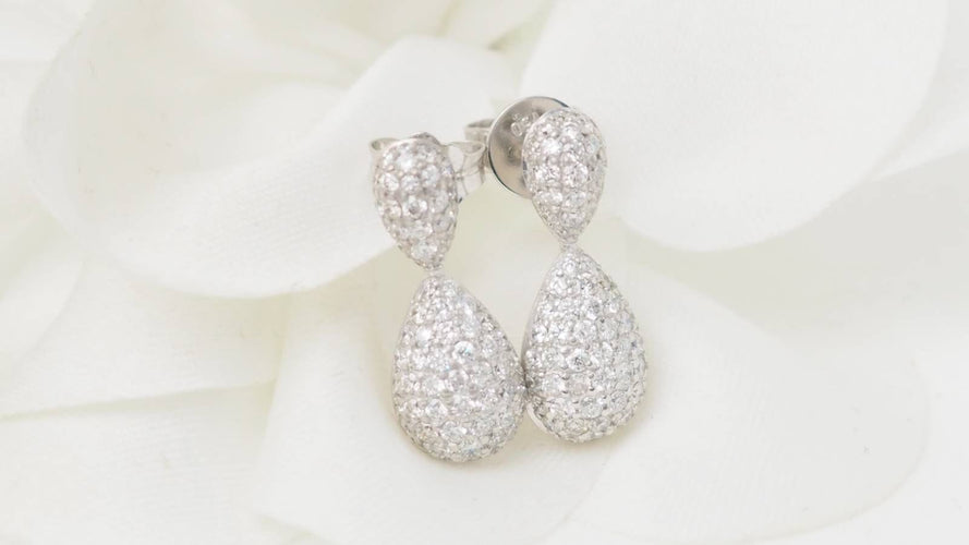 Boucles d'oreilles Pendants d'oreilles en or blanc et diamants 58 Facettes 32102