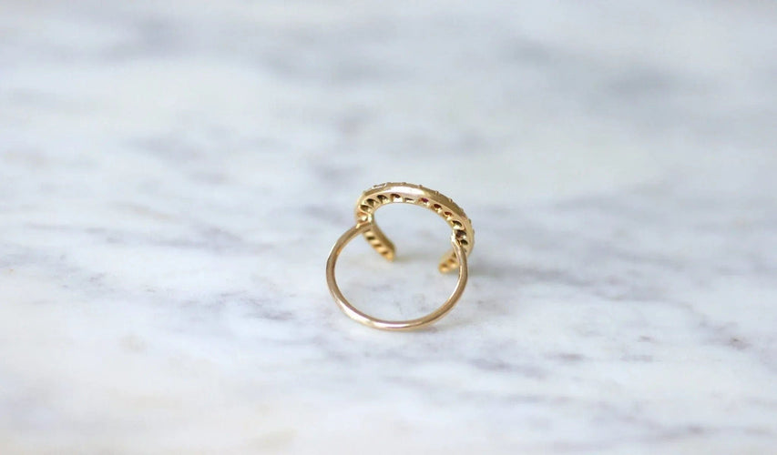 Bague Bague ancienne fer à cheval or et rubis 58 Facettes